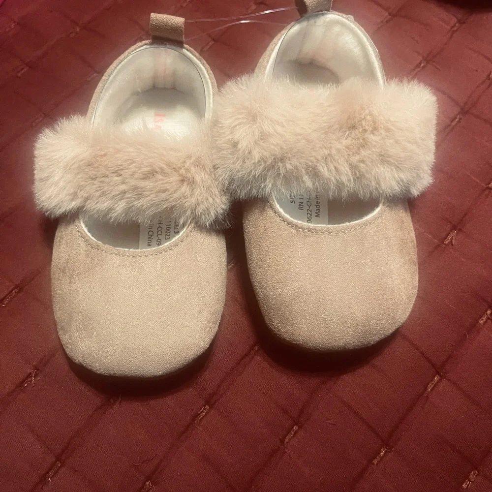 Isaac Mizrahi Toddler Beige Faux-Fur Mary Jane Shoes NWT